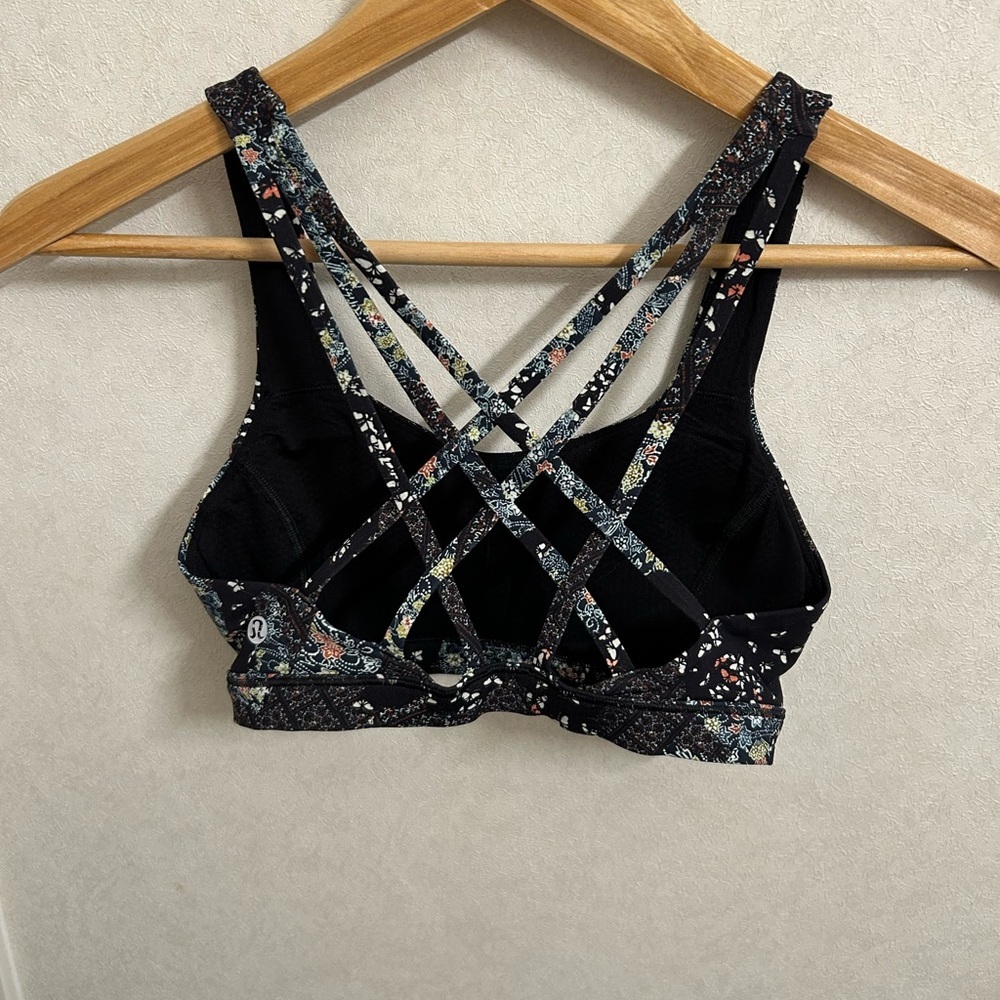Lululemon free to be bra size 4 - Picture 2 of 2